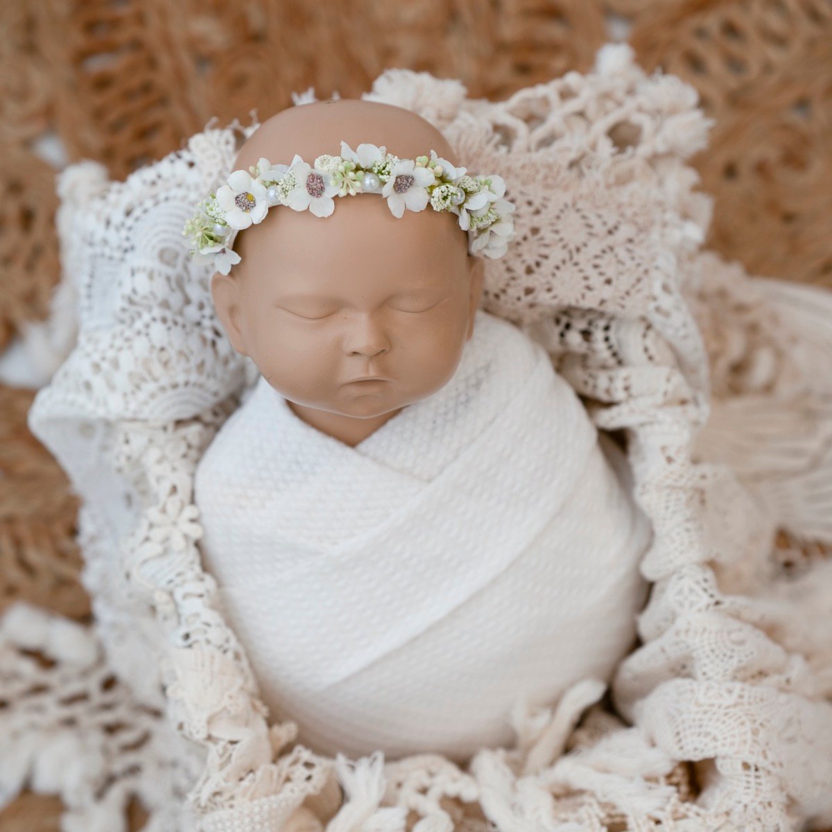 Vincha con corona floral blanca